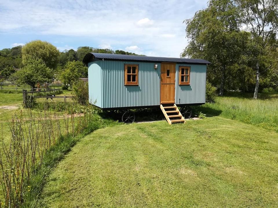 Gaggle Of Geese Pub - Shepherd Huts & Bell Tents Dorchester Exterior photo
